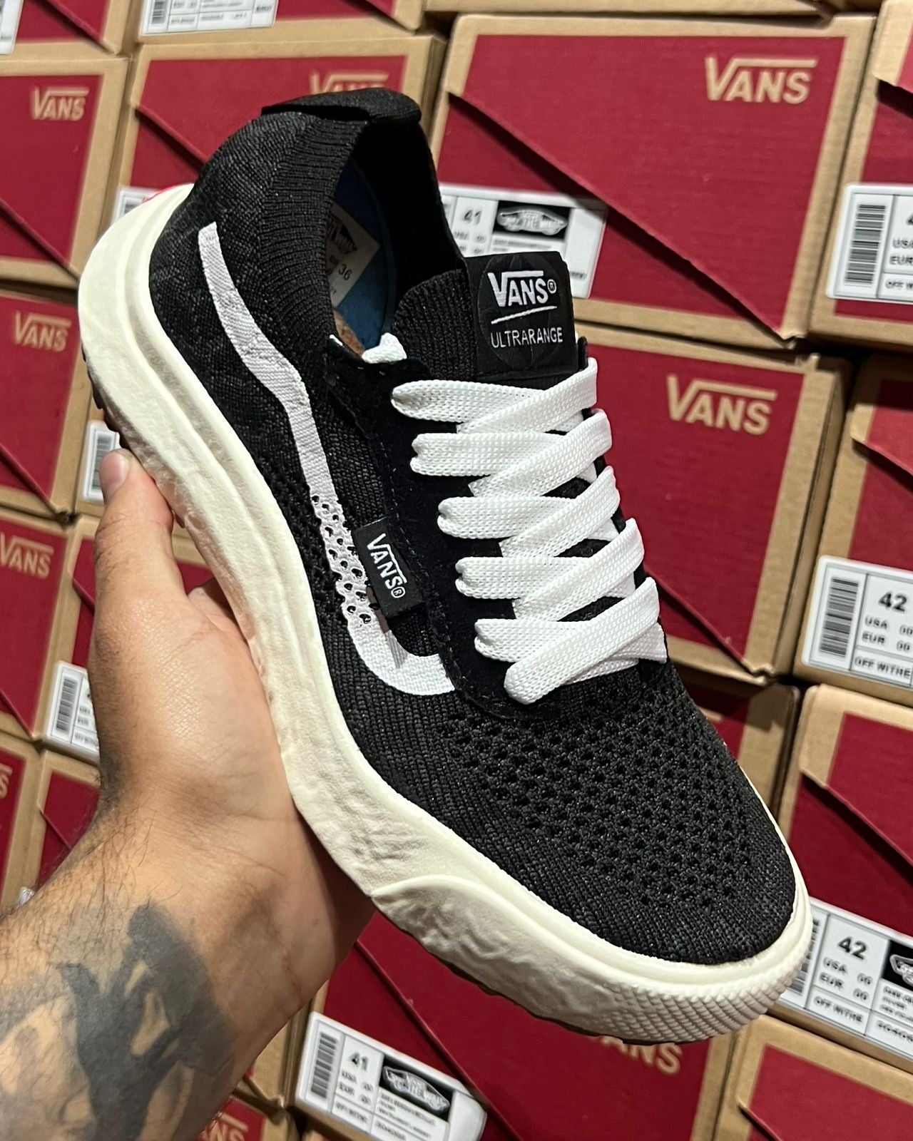 Tênis Unissex UltraRange Vr3 Preto/Branco
