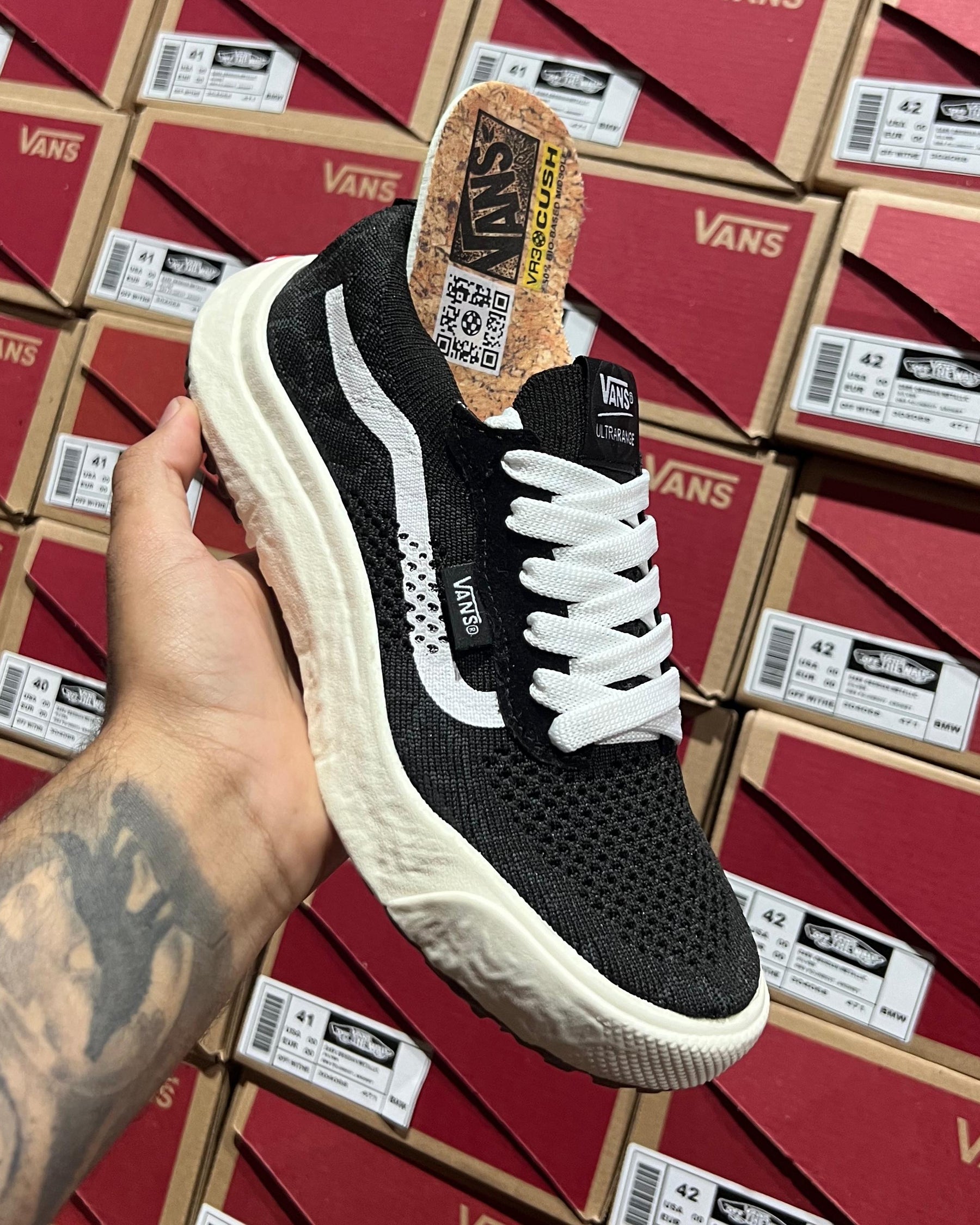 Tênis Unissex UltraRange Vr3 Preto/Branco