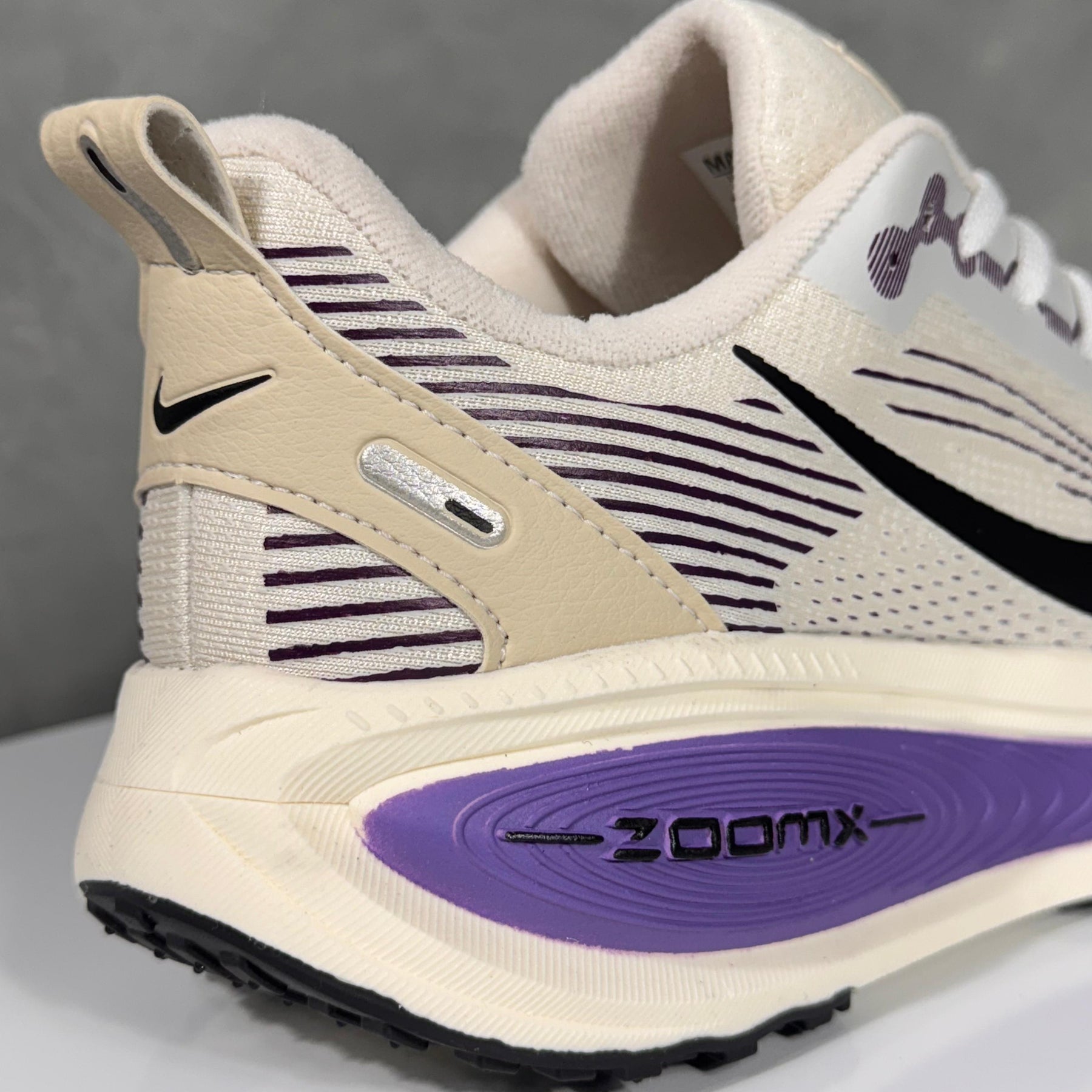 Tênis Feminino Vomero 18 Premium