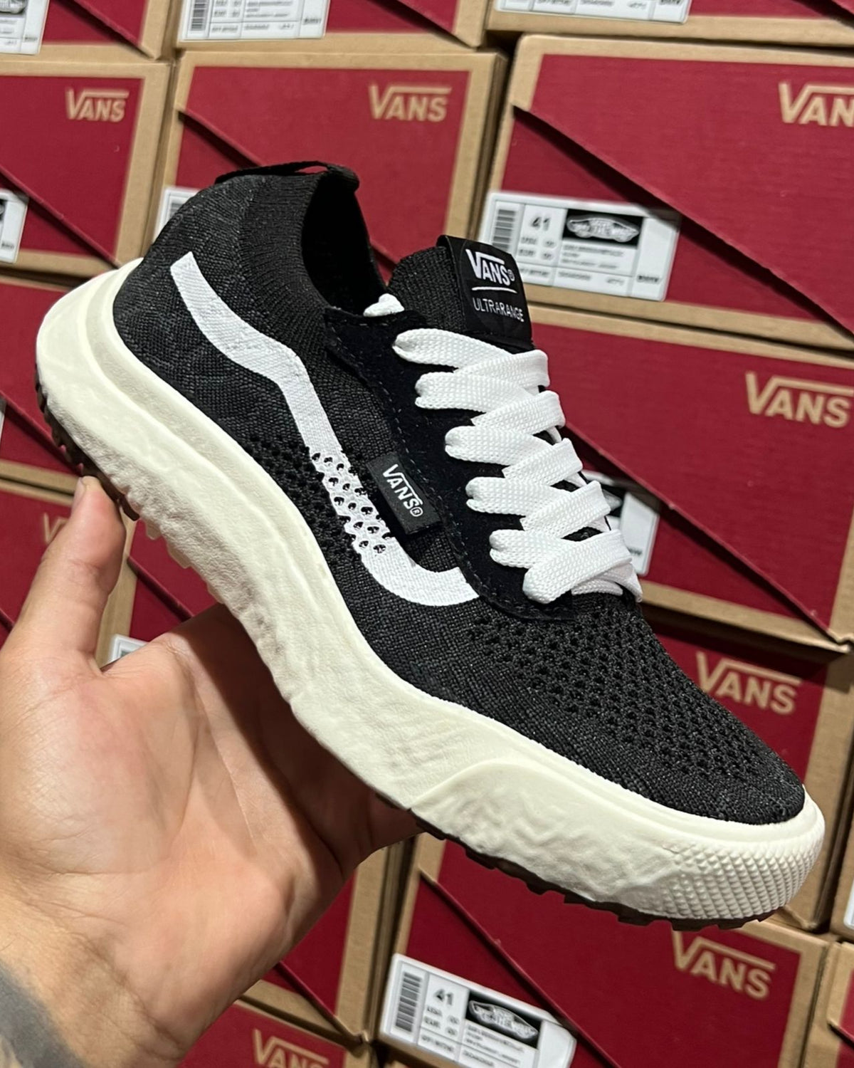 Tênis Unissex UltraRange Vr3 Preto/Branco