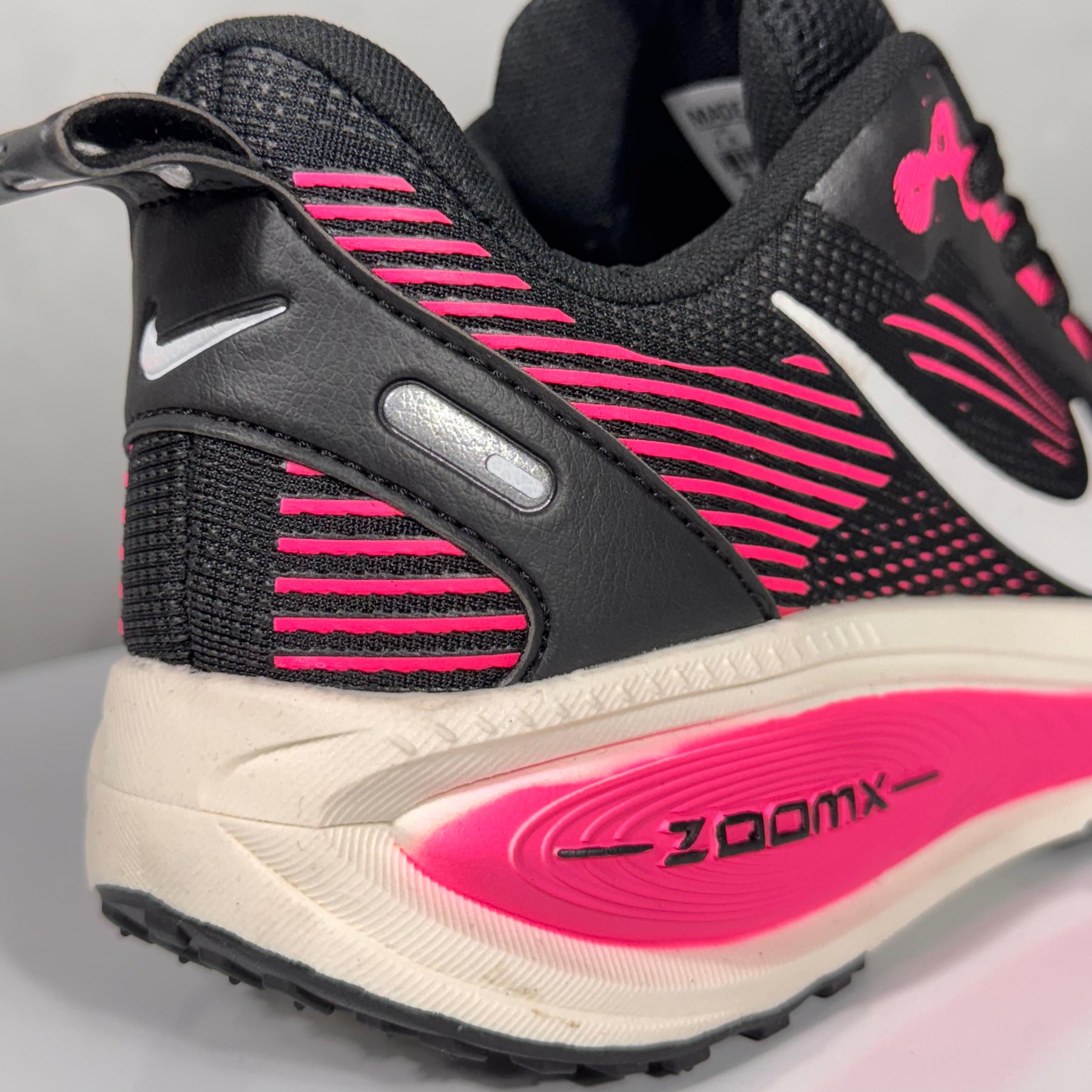 Tênis Feminino Vomero 18 Premium